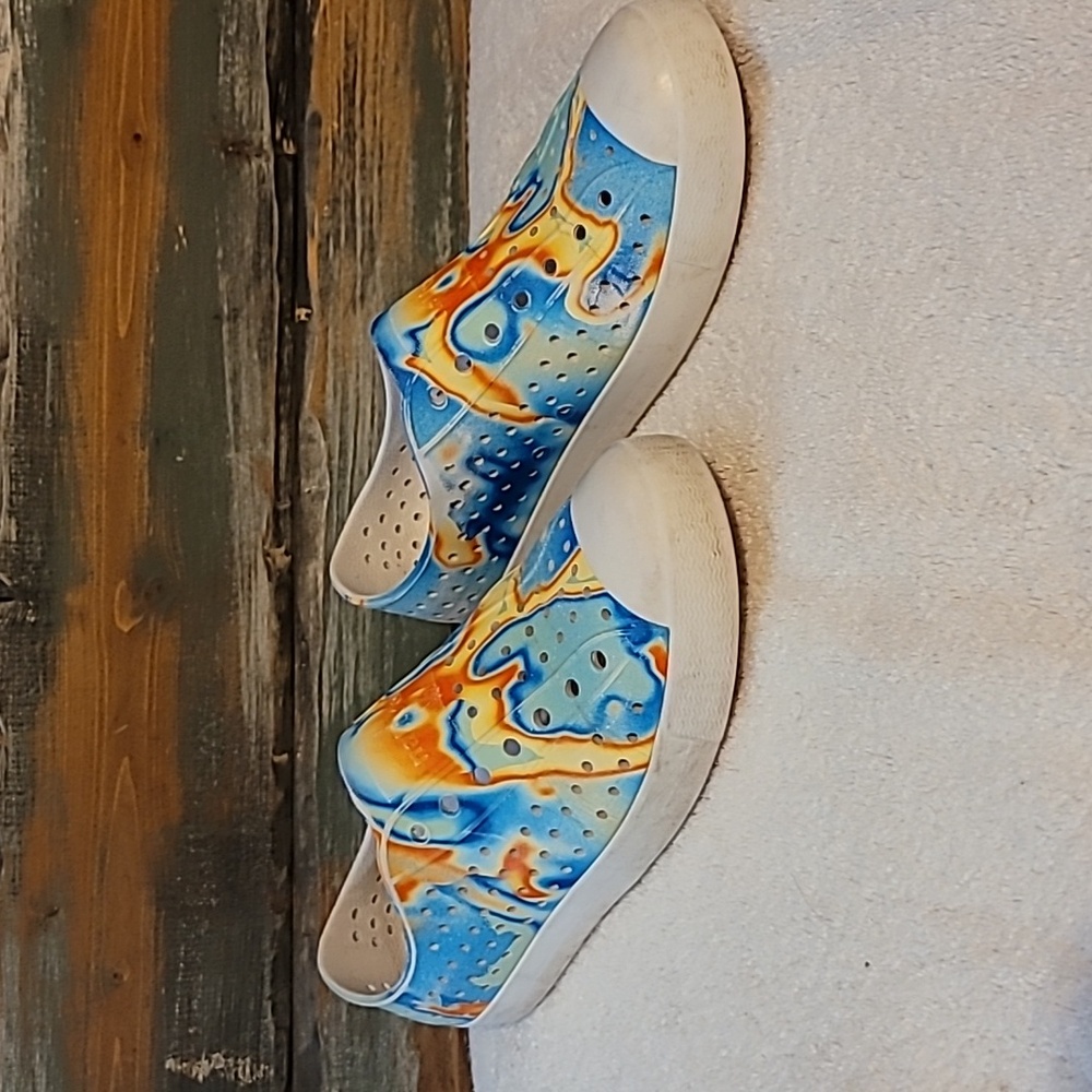 Native Shoes Sz. 4 Big Kid Unisex